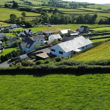 Y Grange Bed & Breakfast Llanfihangel-y-Creuddyn Ngoại thất bức ảnh