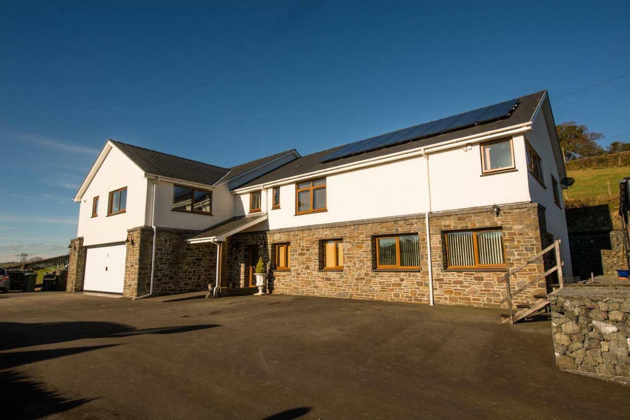 Y Grange Bed & Breakfast Llanfihangel-y-Creuddyn Ngoại thất bức ảnh