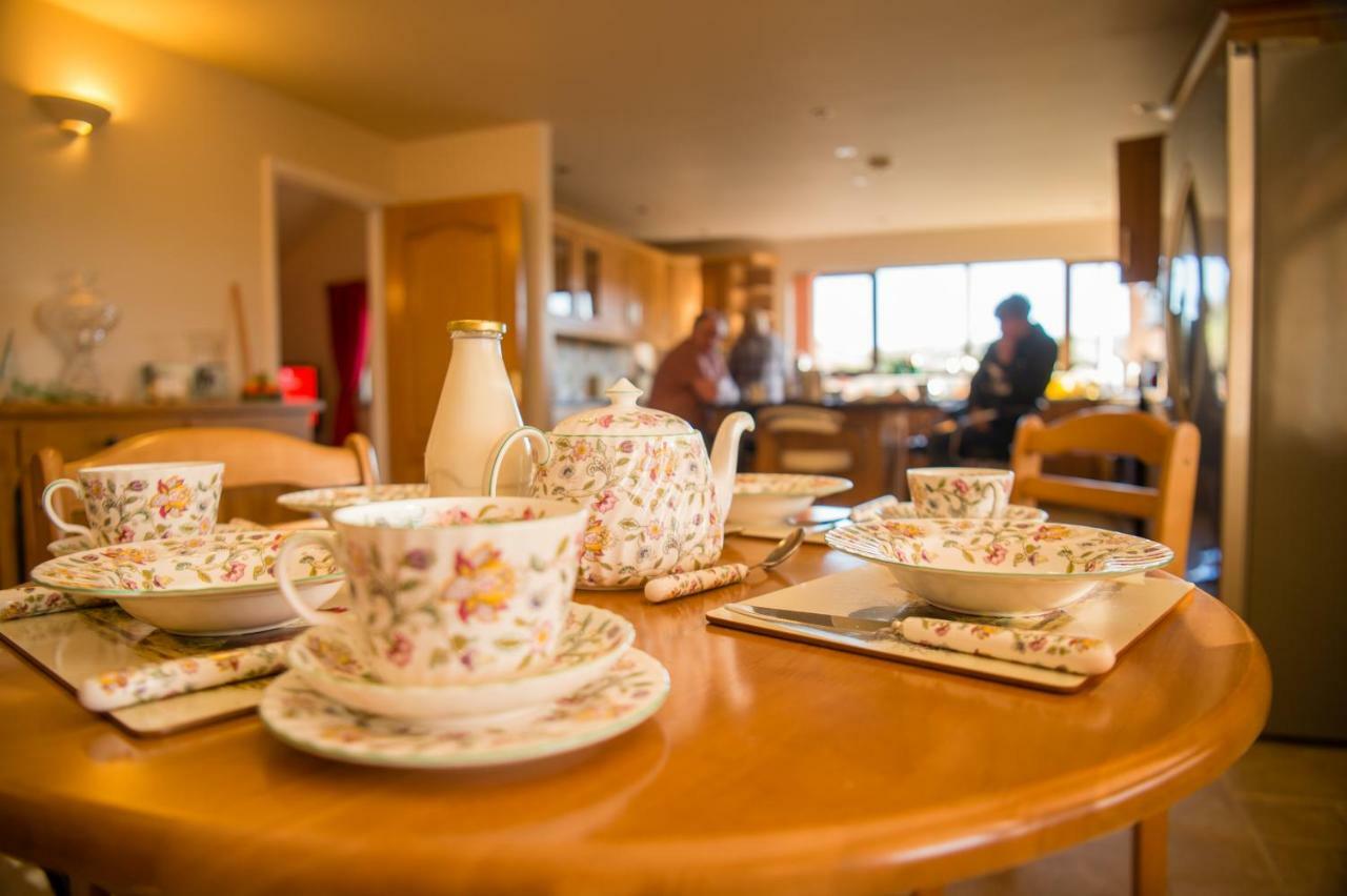 Y Grange Bed & Breakfast Llanfihangel-y-Creuddyn Ngoại thất bức ảnh