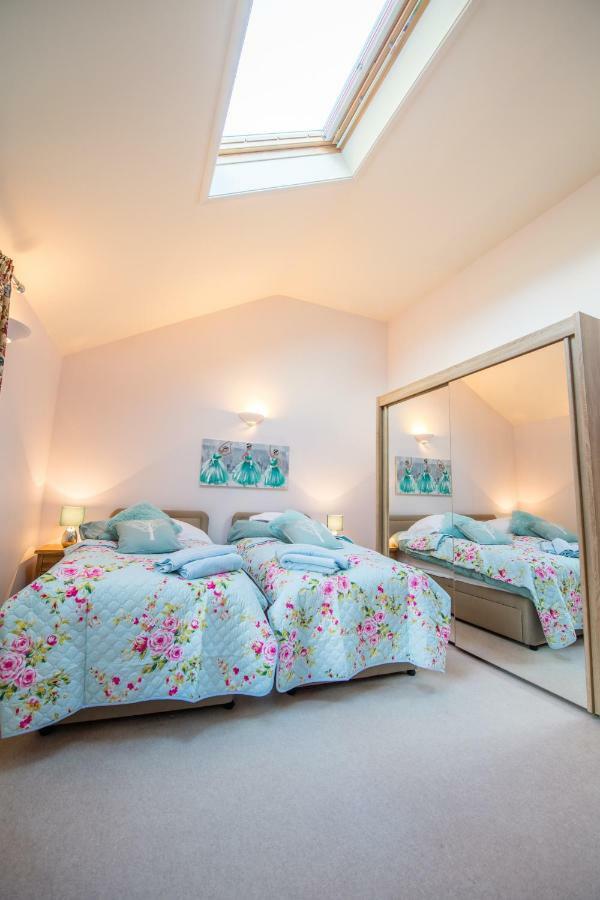 Y Grange Bed & Breakfast Llanfihangel-y-Creuddyn Ngoại thất bức ảnh
