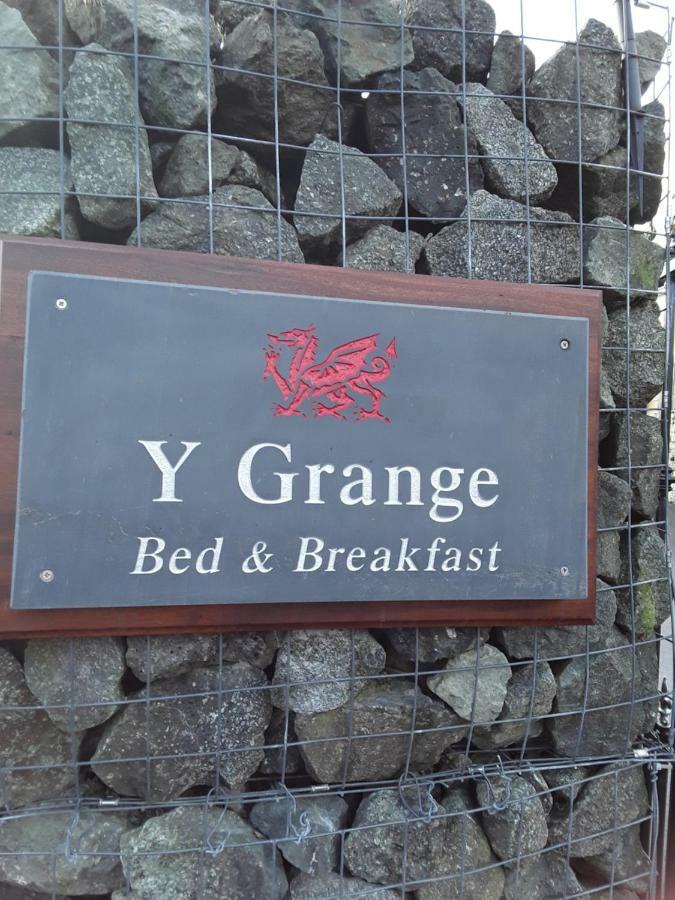 Y Grange Bed & Breakfast Llanfihangel-y-Creuddyn Ngoại thất bức ảnh